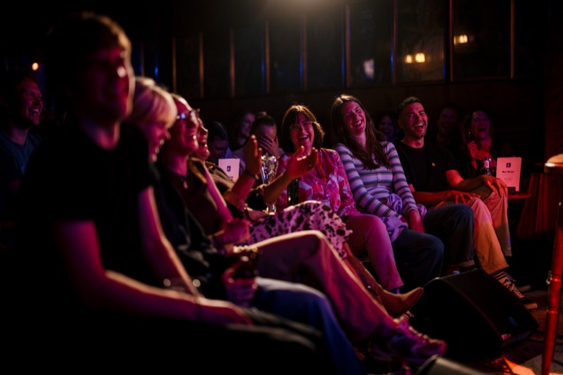 Lachendes Publikum bei einer SCHNACK Stand-Up Show